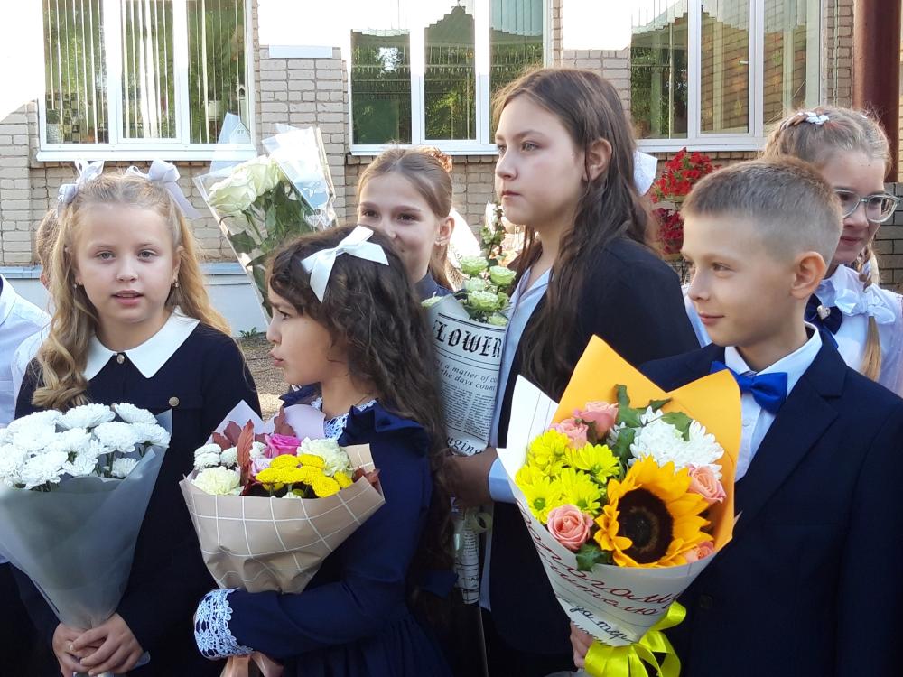ПРОЗВЕНЕЛИ ПЕРВЫЕ ШКОЛЬНЫЕ ЗВОНКИ