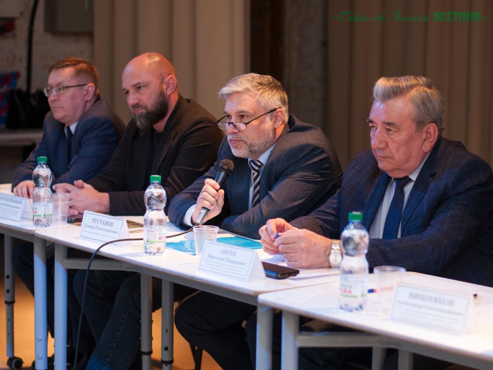 ГЛАВА ОКРУГА ОТВЕТИЛ НА ВОПРОСЫ ЖИТЕЛЕЙ