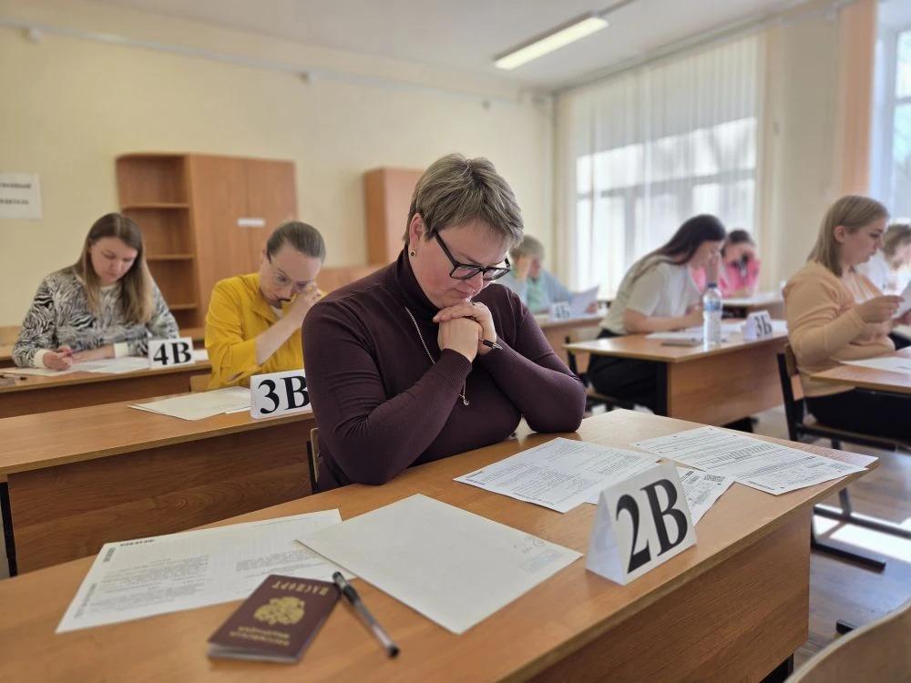 Родители ярославских выпускников написали ЕГЭ по русскому языку