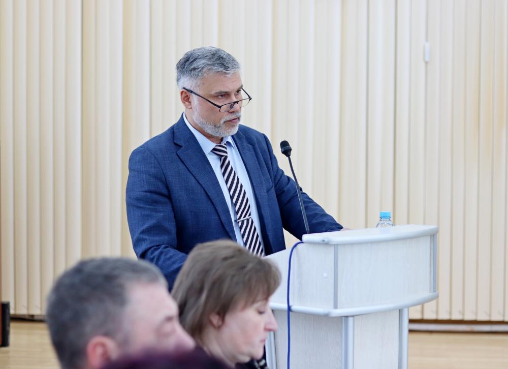 ГЛАВА ОКРУГА ОТЧИТАЛСЯ ПЕРЕД ДЕПУТАТАМИ