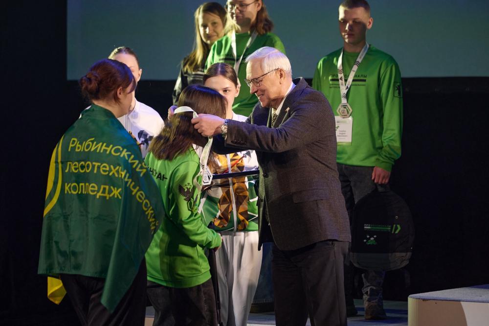 ЗАНЯЛИ ВЕСЬ ПЬЕДЕСТАЛ ПОЧЕТА