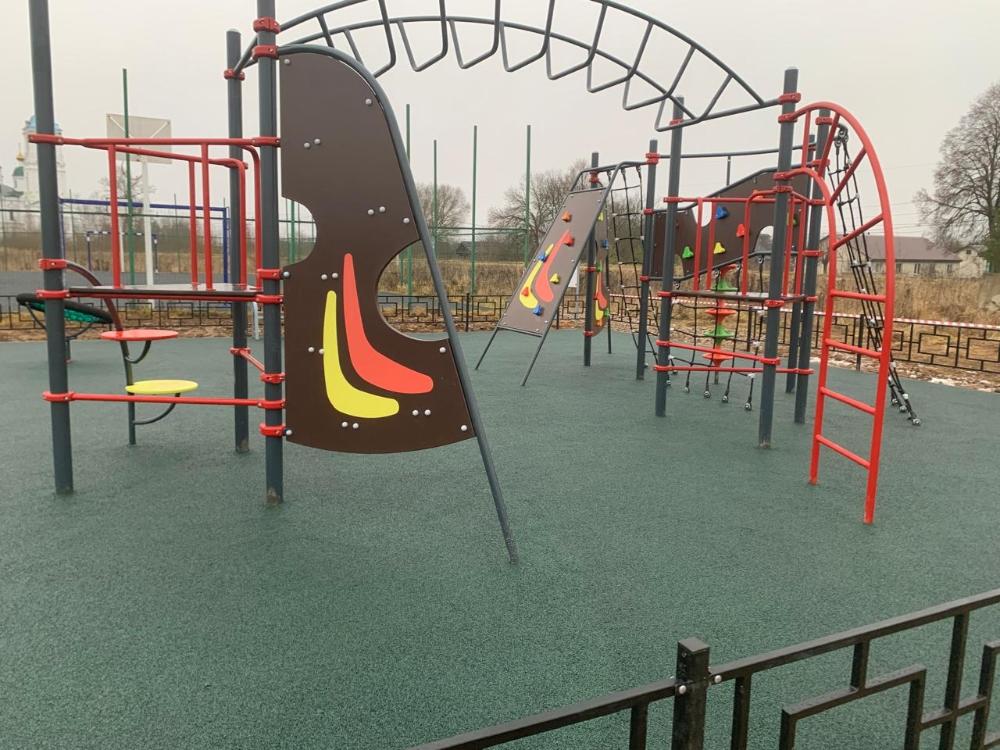 ВМЕСТО ПУСТЫРЯ – НОВАЯ ДЕТСКАЯ ПЛОЩАДКА