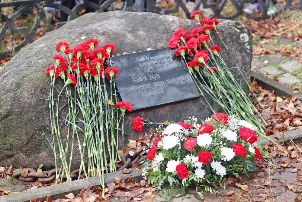 ПОЧТИЛИ ПАМЯТЬ ЖЕРТВ ПОЛИТИЧЕСКИХ РЕПРЕССИЙ