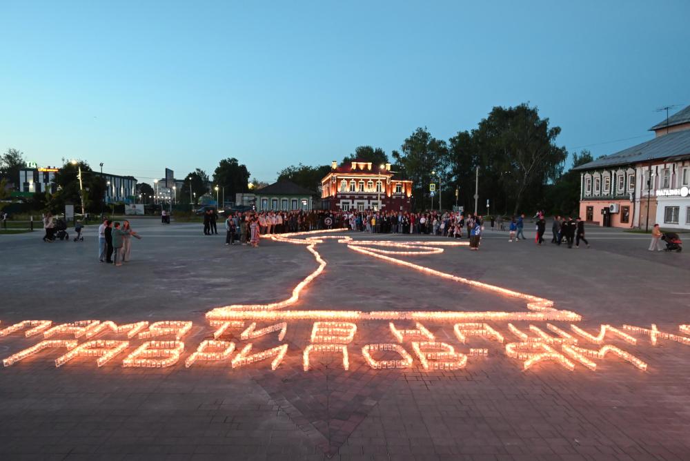 ЗАЖГЛИ СВЕЧИ ПАМЯТИ