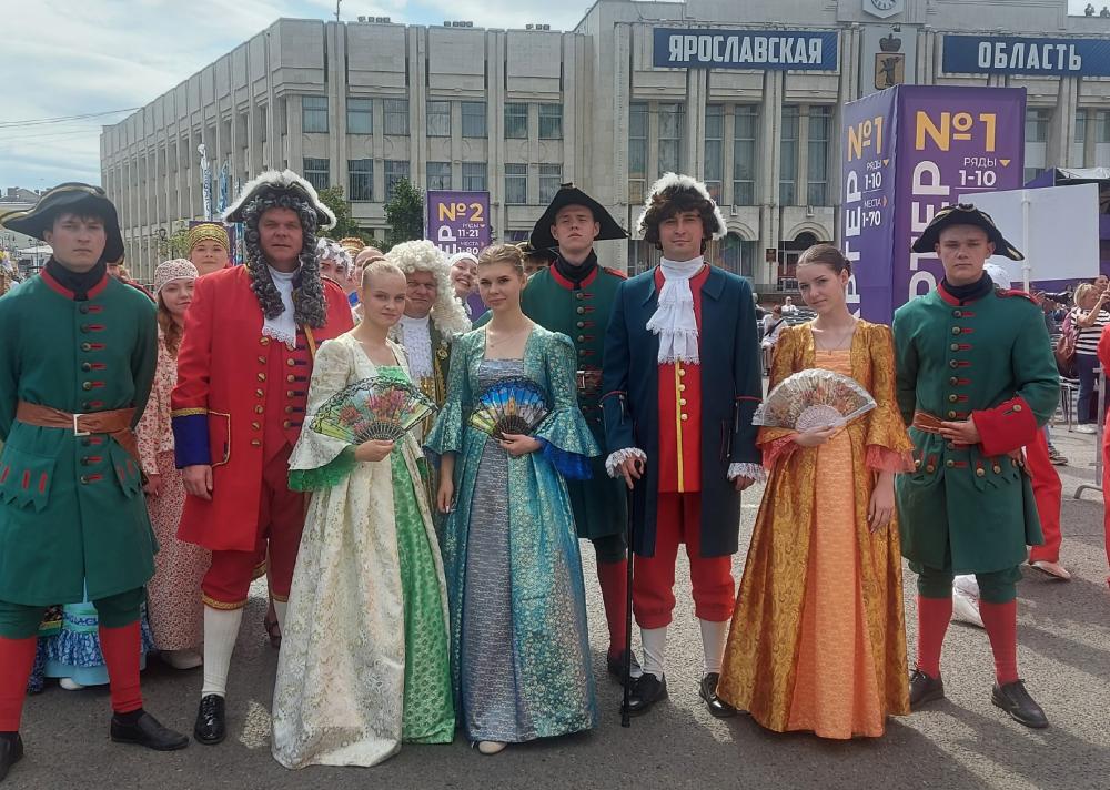СТАЛИ ЧАСТЬЮ БОЛЬШОГО ТЕАТРАЛЬНОГО ПРАЗДНИКА