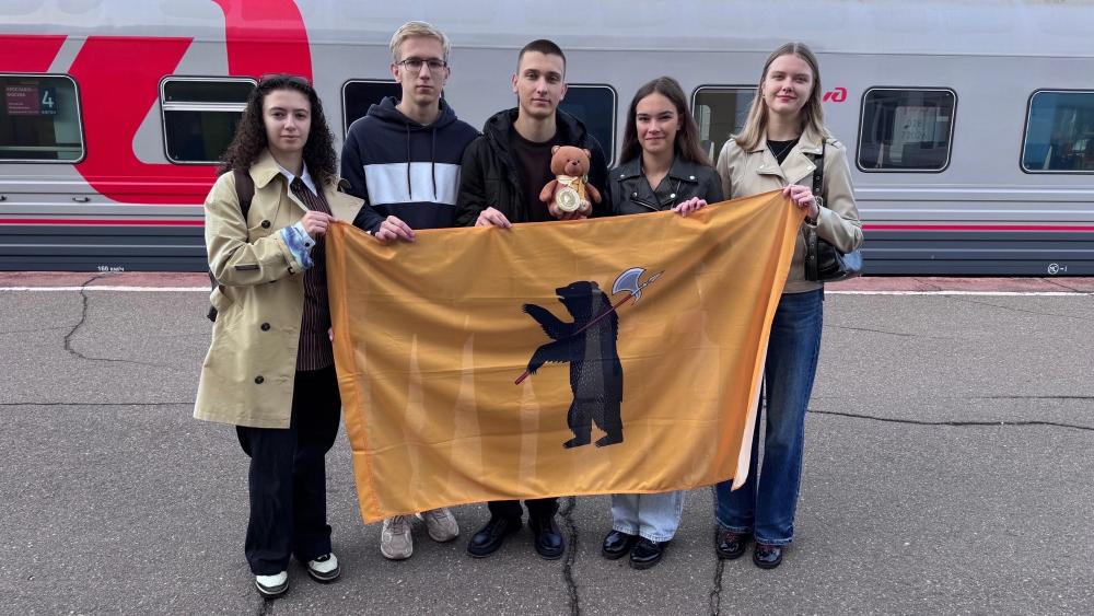 ОТПРАВИЛСЯ ПОКОРЯТЬ МОСКВУ СВОИМИ ЗНАНИЯМИ
